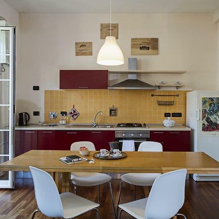 Sunny Apartment Over The Harbor Генуя Экстерьер фото