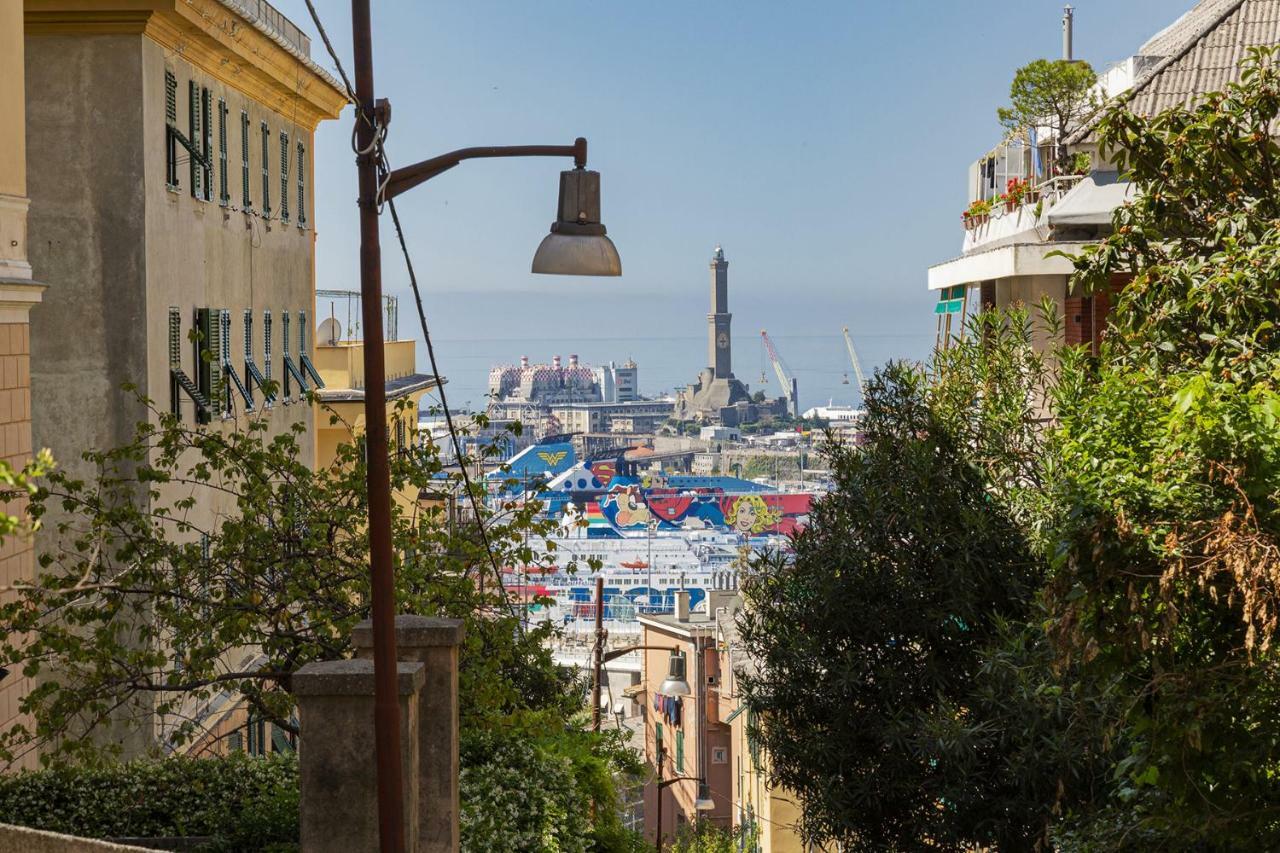 Sunny Apartment Over The Harbor Генуя Экстерьер фото